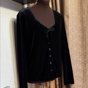 Vintage 1990’s Giorgio Fiorlini black velvet long sleeve button-up blouse Size L